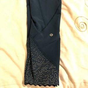 Lulu size 12 Tight Stuff Teal Scallop hem leggings